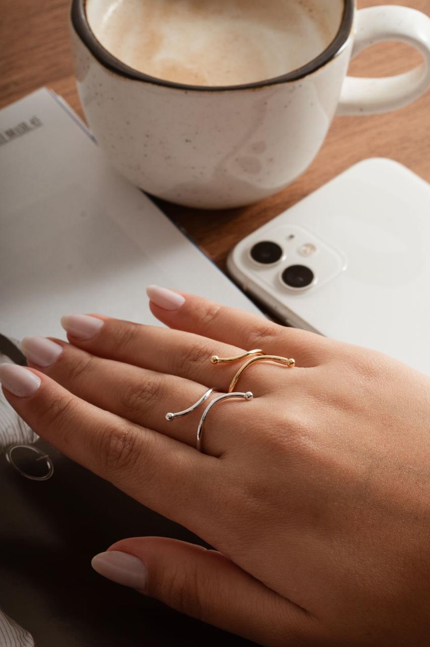 Anel Fio com Bolinha Banhado a Ouro e a Ródio Branco