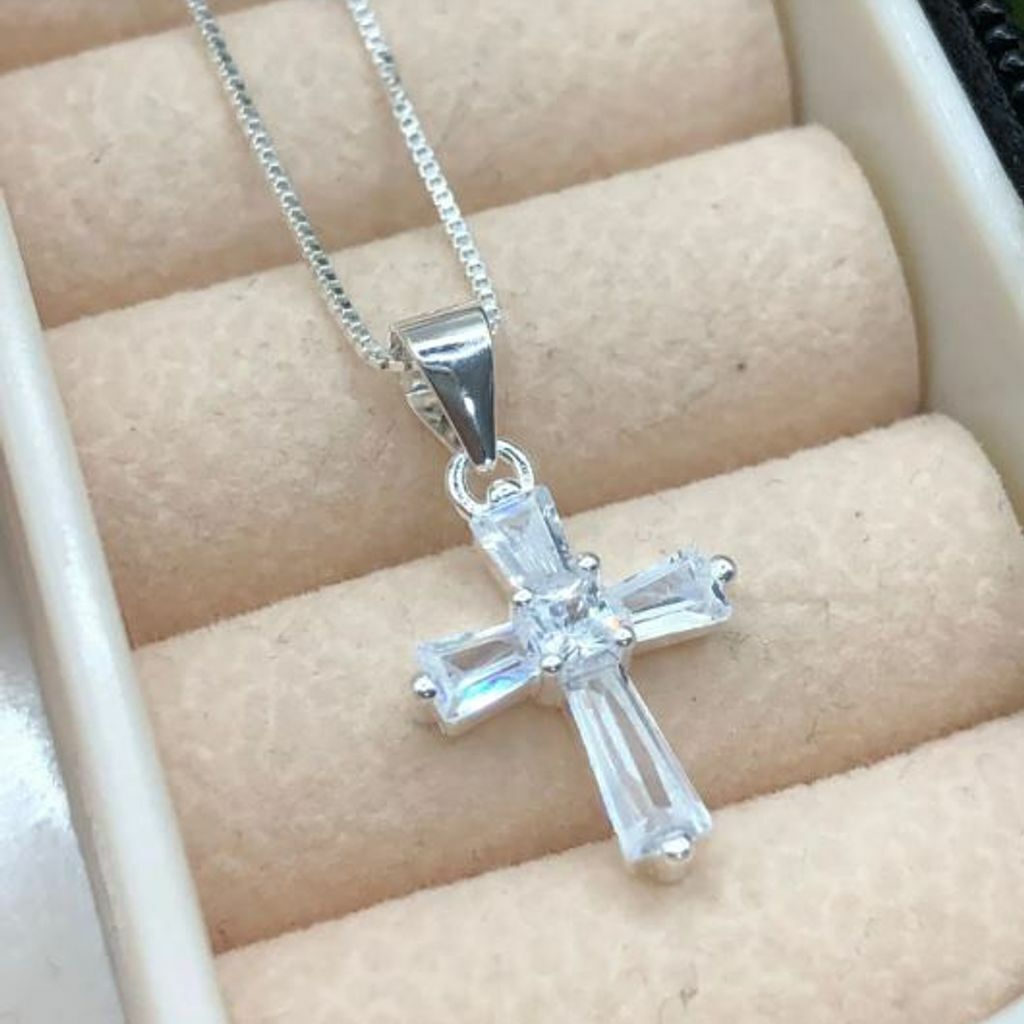 Corrente de prata 925 com pingente cruz de zirconia cristal