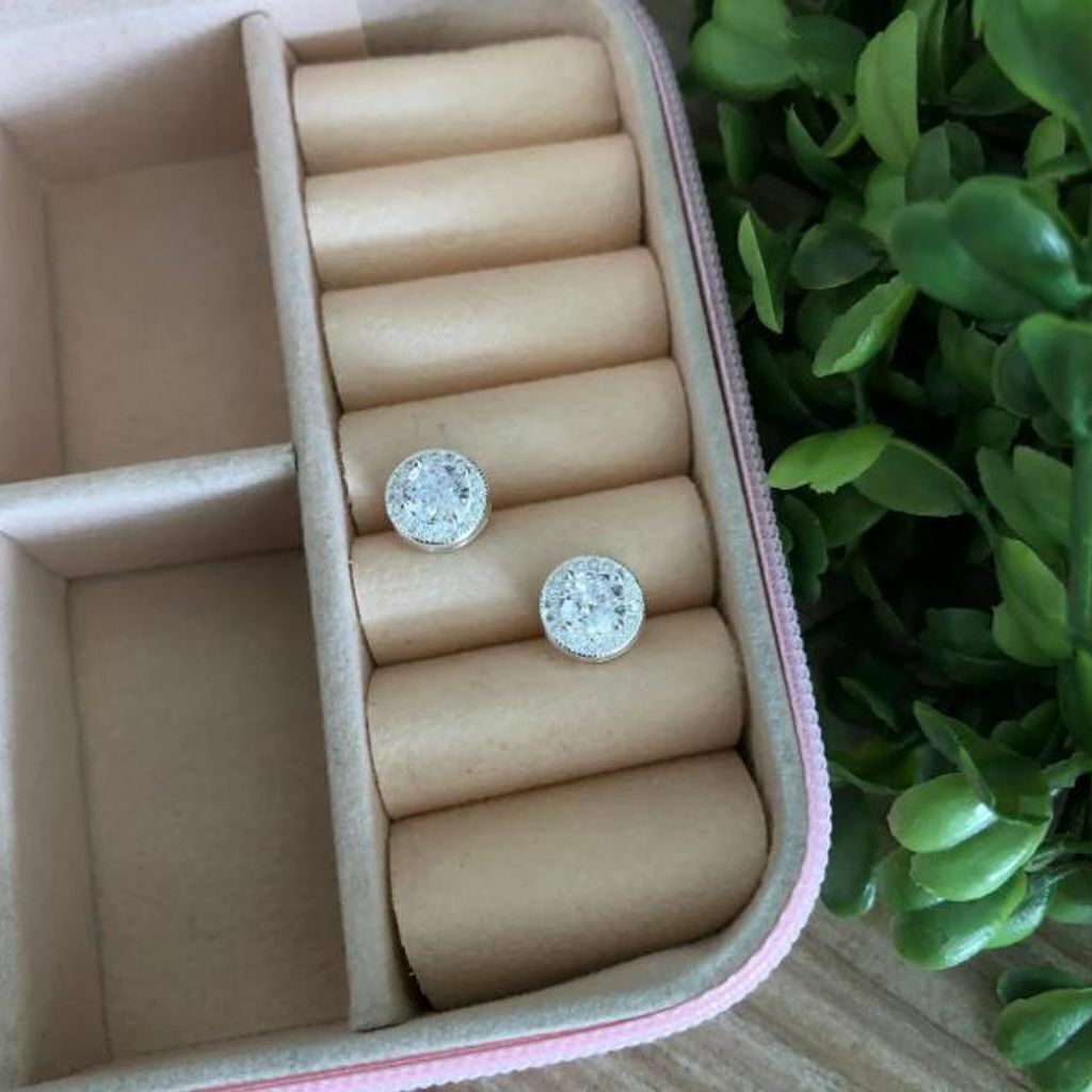 Brinco Zircônia 6mm com Borda Cravejada