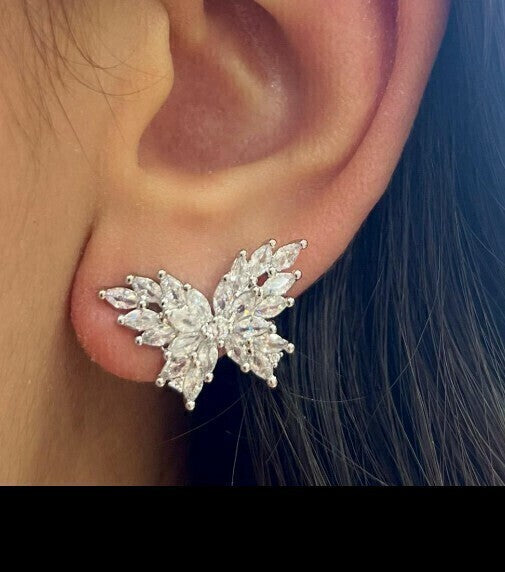 Brinco Borboleta com Zircônias Folheado a Ródio