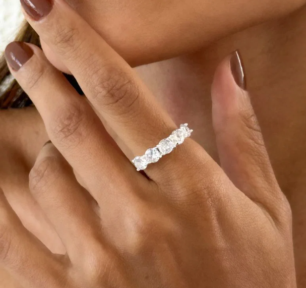 Anel Aparador 5 Pontas, Folheado a Ouro 18k, Prata 925 e Diamante Cristal