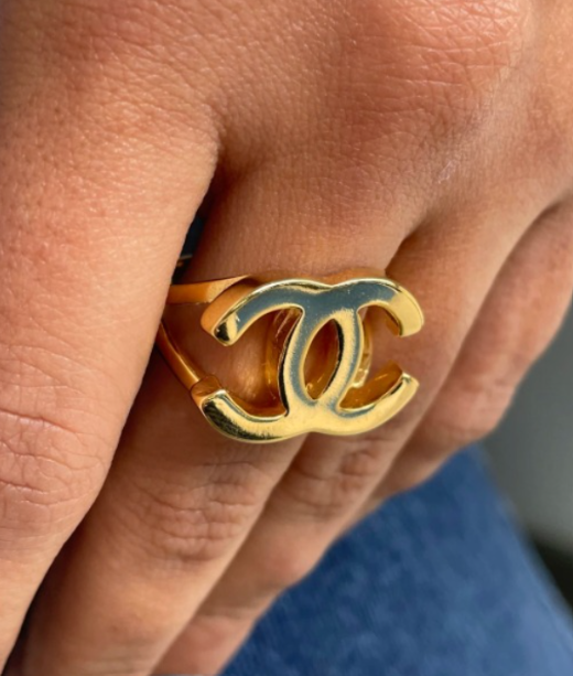 Anel Inspiração CC banhado a ouro 18k Tam. 25