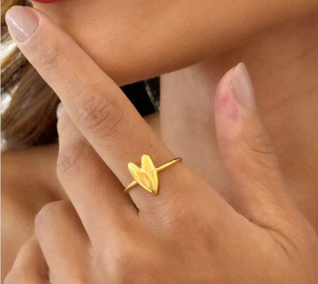 Anel Regulavel Folheado a Ouro 18k Design Coração Liso
