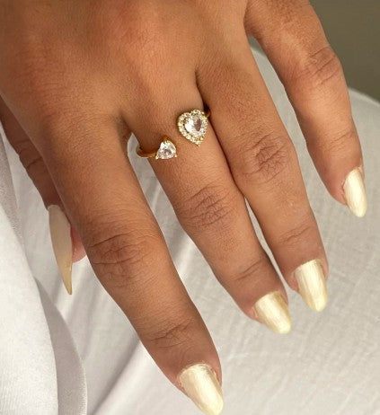 Anel delicado regulável corações com zircônias banhado a ouro18k