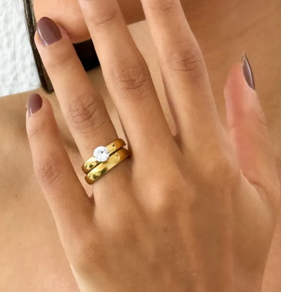 Anel Duplo de Aço inoxidável Folheado a Ouro 18k Liso com Ponto de Luz