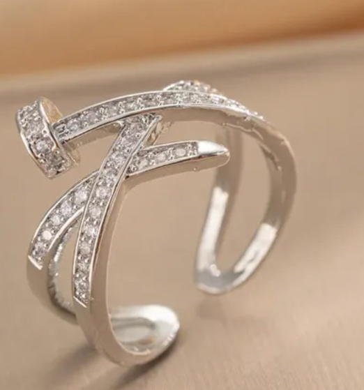 Anel com Zircônia Desing Prego Folh. A Ródio