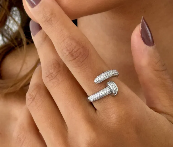 Anel Folheado a Ouro 18k e Prata Prego Cravejado