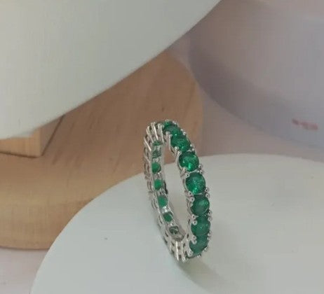 Anel aparador G de zircônias verde banhado a prata