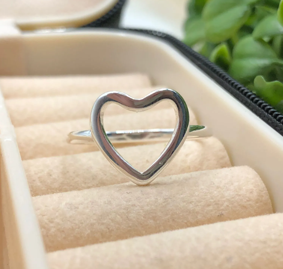 Anel de prata 925 coração vazado liso