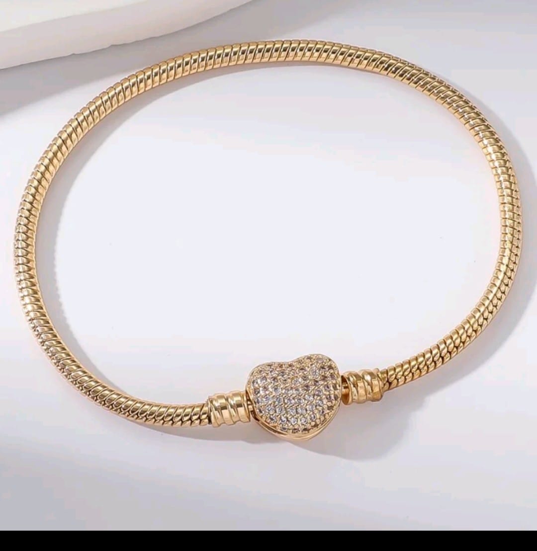 Pulseira Berloque Inspiração Pandora Banhado a Ouro Coração Cravejado