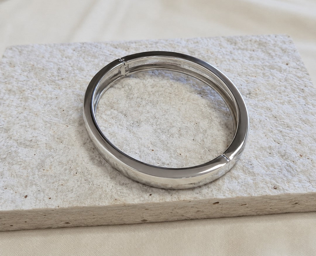Bracelete Liso Largo Banhado a Ródio Tam. 60cm