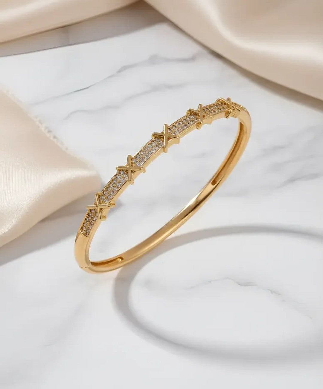 Bracelete X com Zircônias Banhado a Ouro