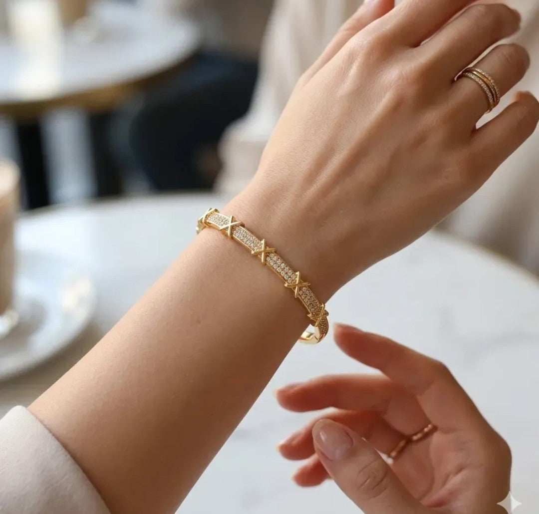 Bracelete X com Zircônias Banhado a Ouro
