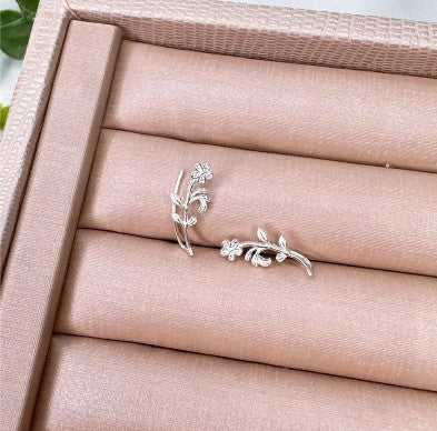 Brinco Ear Cuff Flores prata 925
