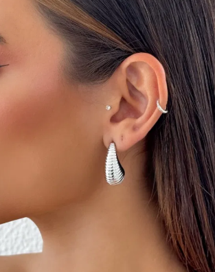Brinco Folheado a Prata Gota Texturizada