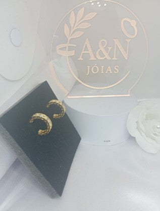 Brinco Meia Argola com Zircônia 4mm Folh. A Ouro