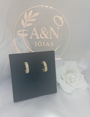 Brinco Meia Argola com Zircônia 4mm Folh. A Ouro