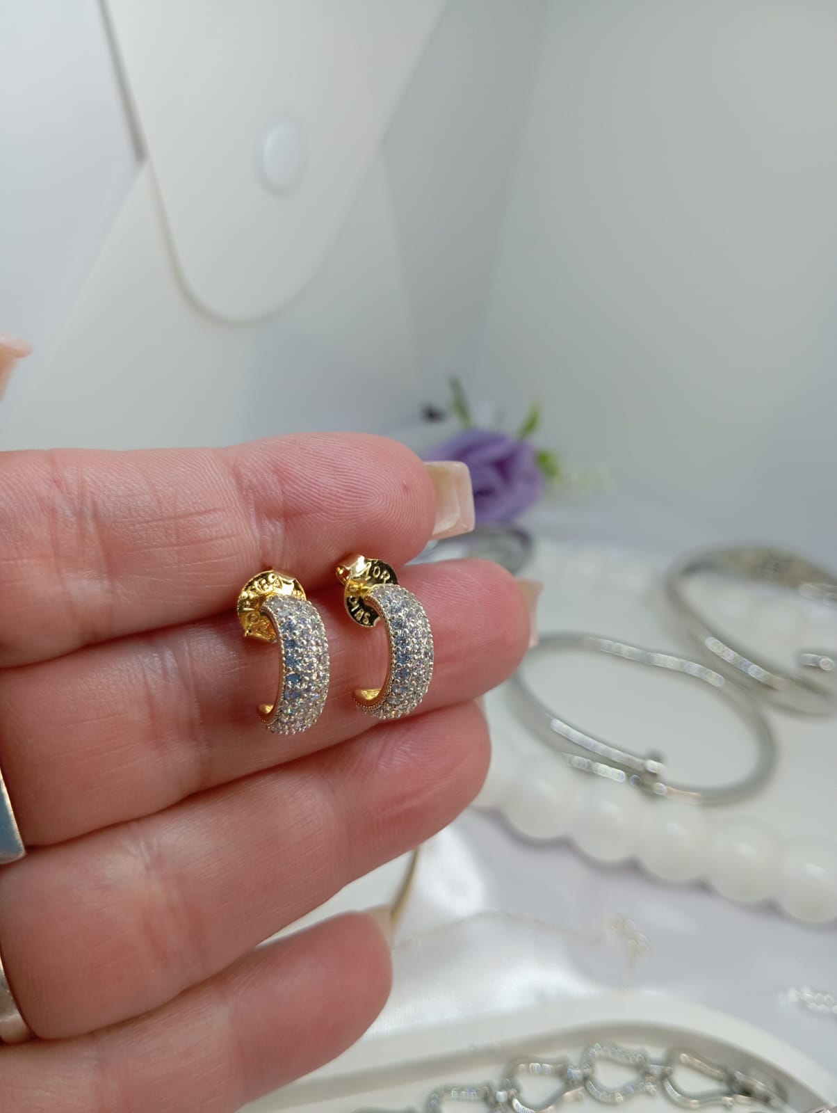 Brinco Meia Argola 15mm Com Zircônia Folh. Ouro