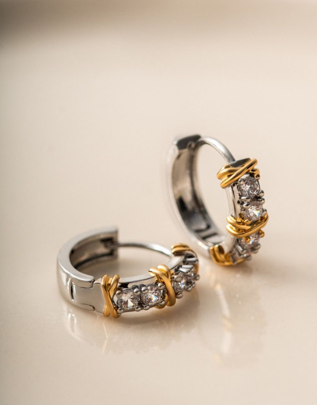 BRINCO ARGOLA X BICOLOR BANHADO A OURO E RÓDIO