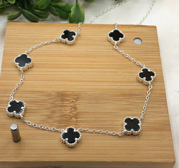 Corrente de prata 925 com 7 pingentes trevo 8mm