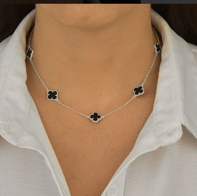 Corrente de prata 925 com 7 pingentes trevo 8mm