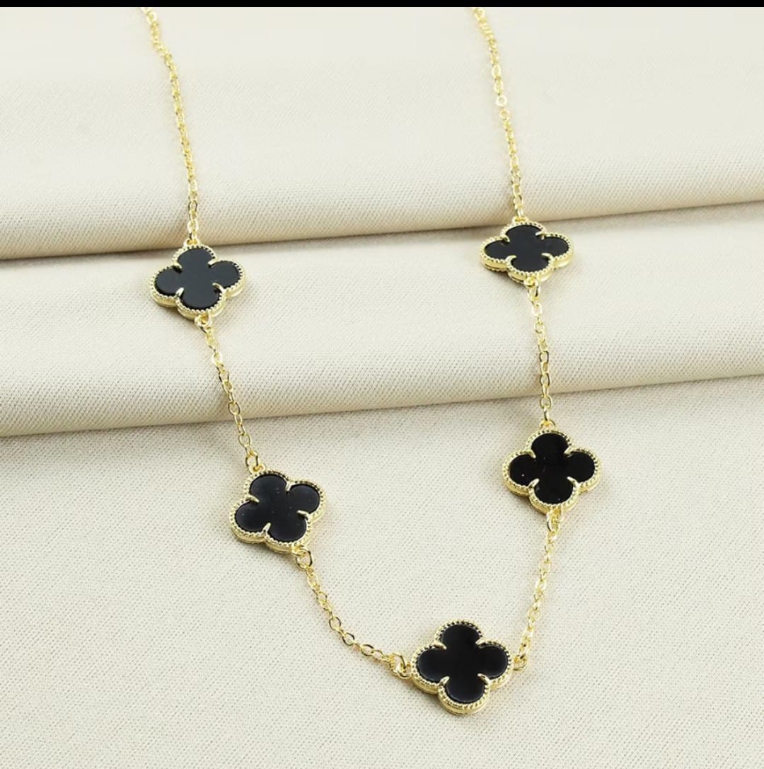 Conjunto Colar 5 Trevos + Pulseira 3 Trevos Banhado a Ouro Inspiração VG