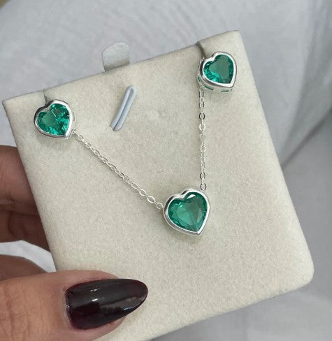 Conjunto coração caixa alta verde banhado a prata