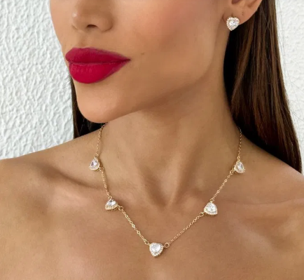 Conjunto Colar e Brinco Coração com Cristal e Borda Cravejada Banhado a Ouro 18k