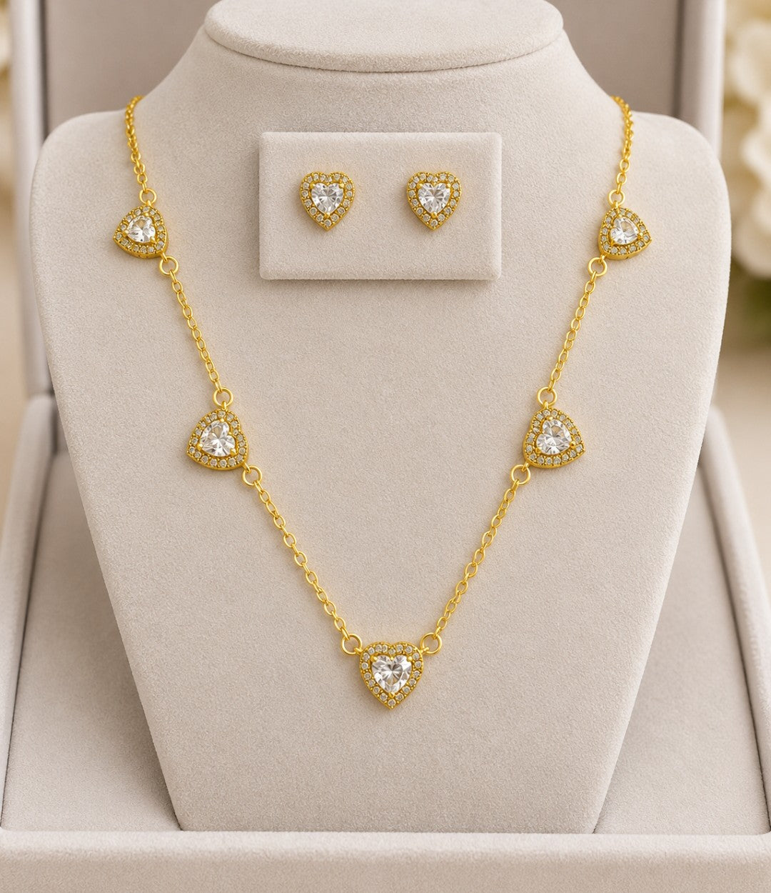 Conjunto Colar e Brinco Coração com Cristal e Borda Cravejada Banhado a Ouro 18k