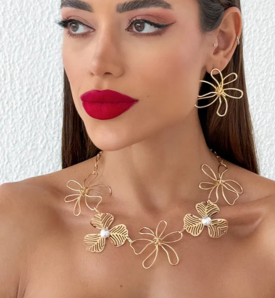 Conjunto Colar e Brinco Folh. A Ouro 18k Conjunto Flor Vazada Com Pérola Ouro