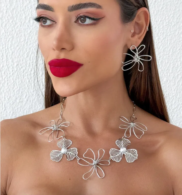 Conjunto Colar e Brinco Folh. A Ouro 18k Conjunto Flor Vazada Com Pérola Ouro