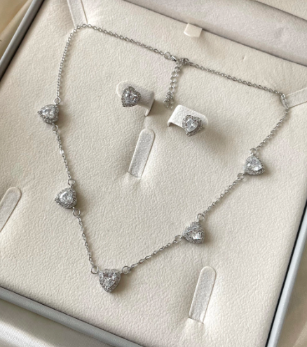 Conjunto Colar e Brinco prime 5 corações de zircônias banhado a prata