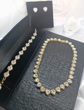 Colar Choker de Corações Folh. A Ouro