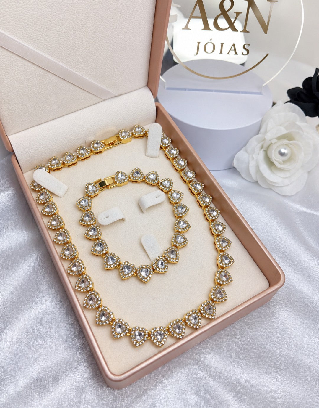 Conjunto Colar e Pulseira Corações Riviera Aço Inoxidavel Banhado a Ouro