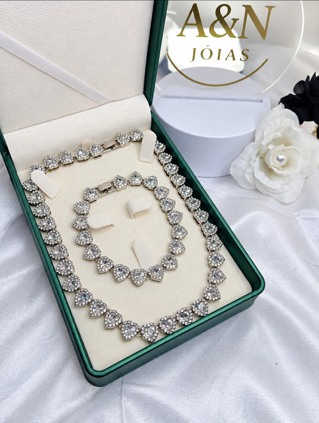 Conjunto Colar e Pulseira Corações Riviera Aço Inoxidavel Banhado a Prata