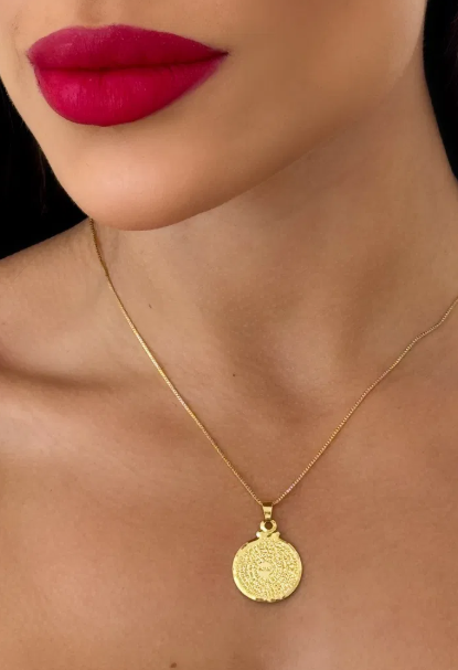 Colar Folheado a Ouro 18k Medalhão
