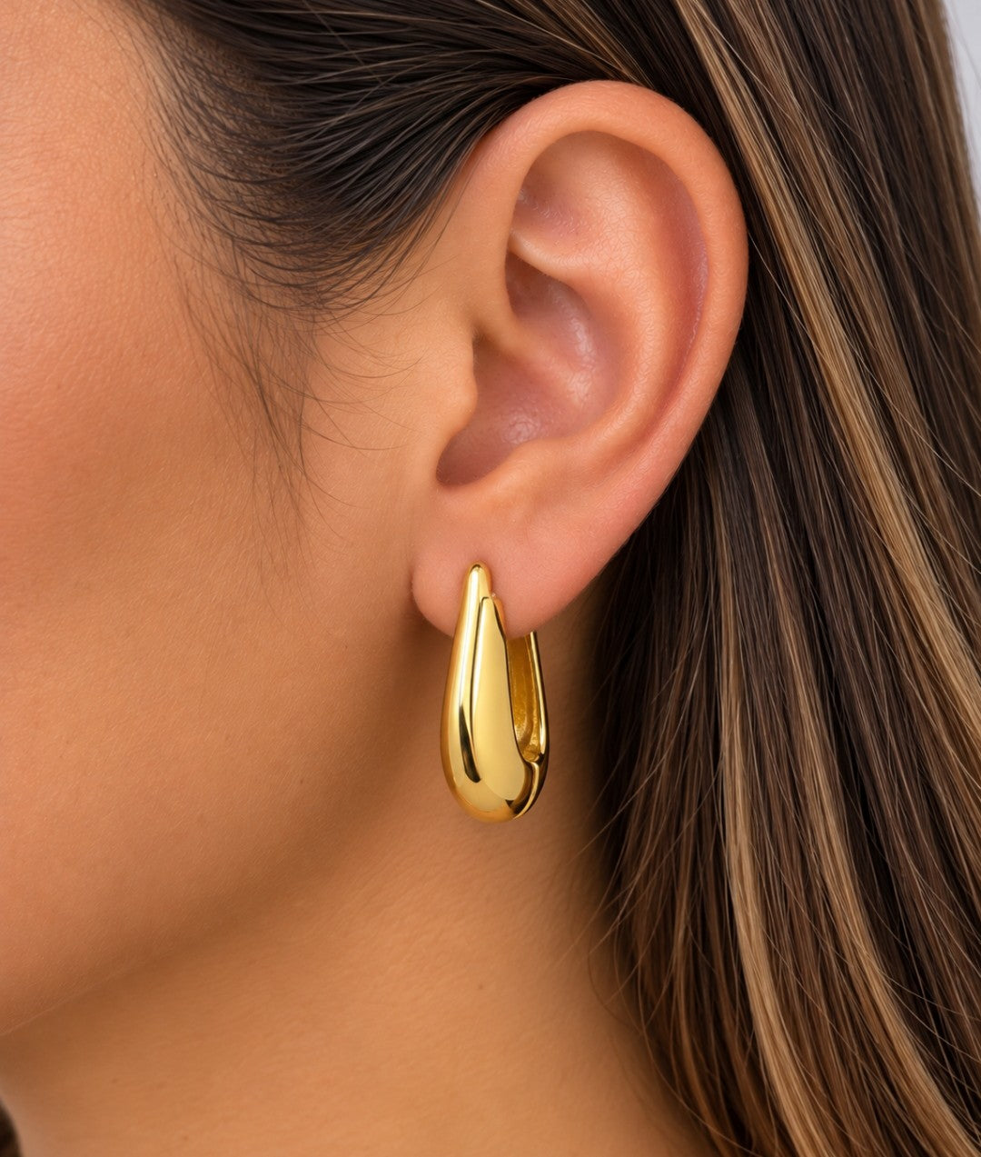 Brinco Gota G Lisa Banhado a Ouro
