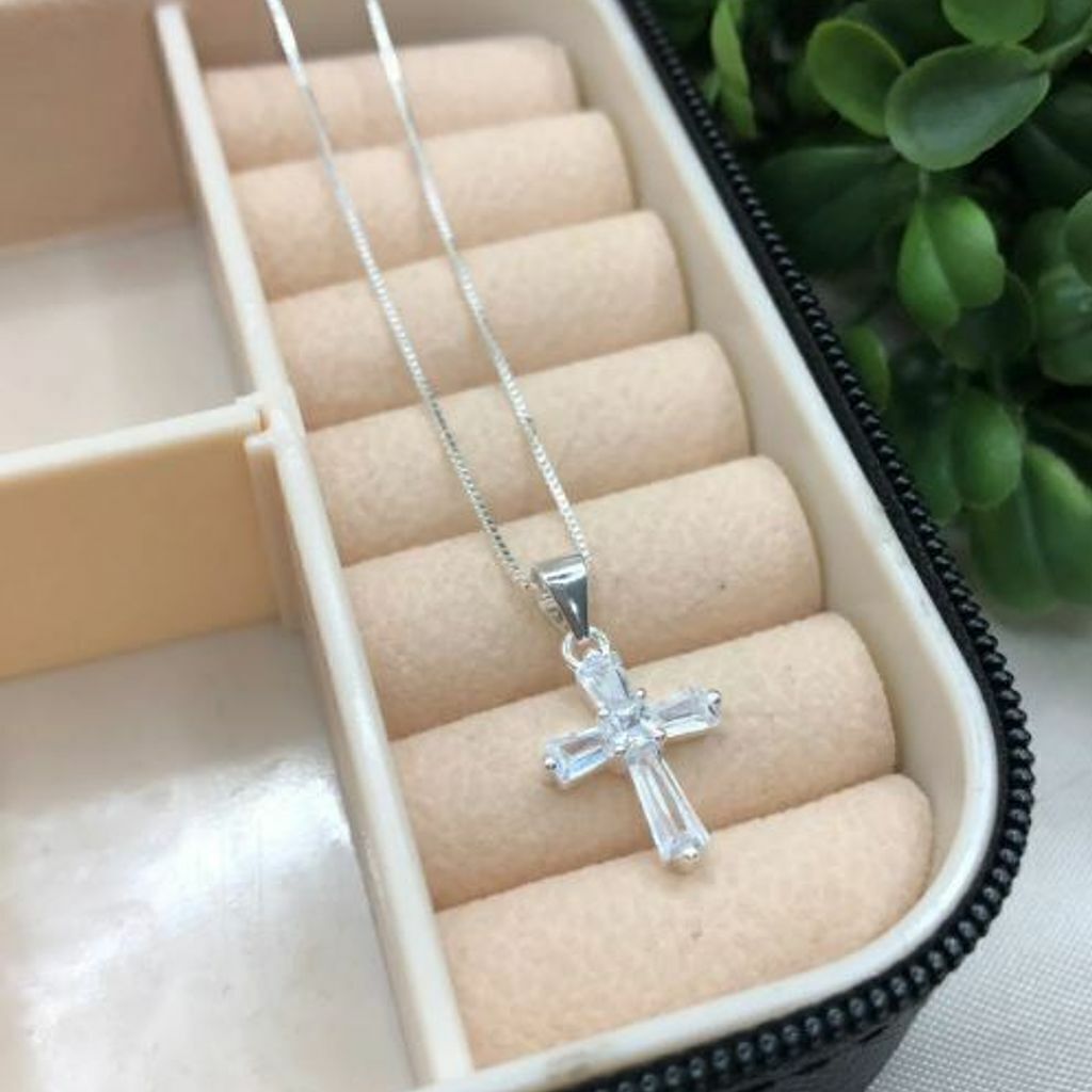 Corrente de prata 925 com pingente cruz de zirconia cristal