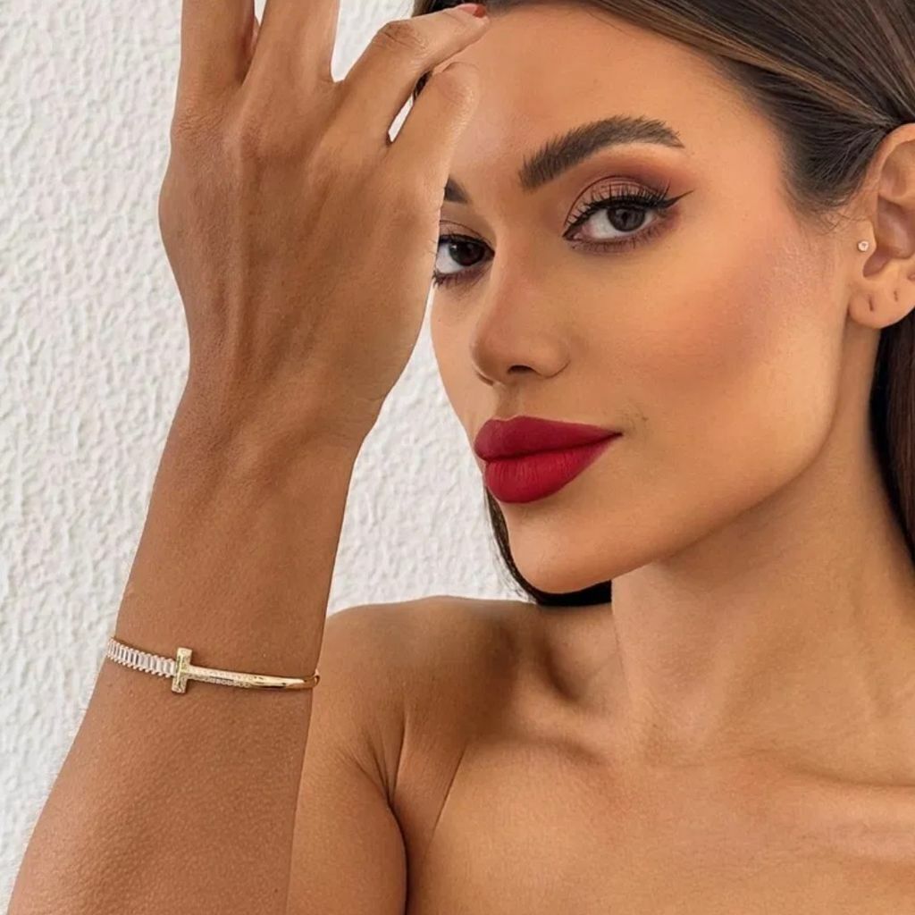 Bracelete Folheado a Ouro 18k e Prata Design Moderno Cravejado e Navetes