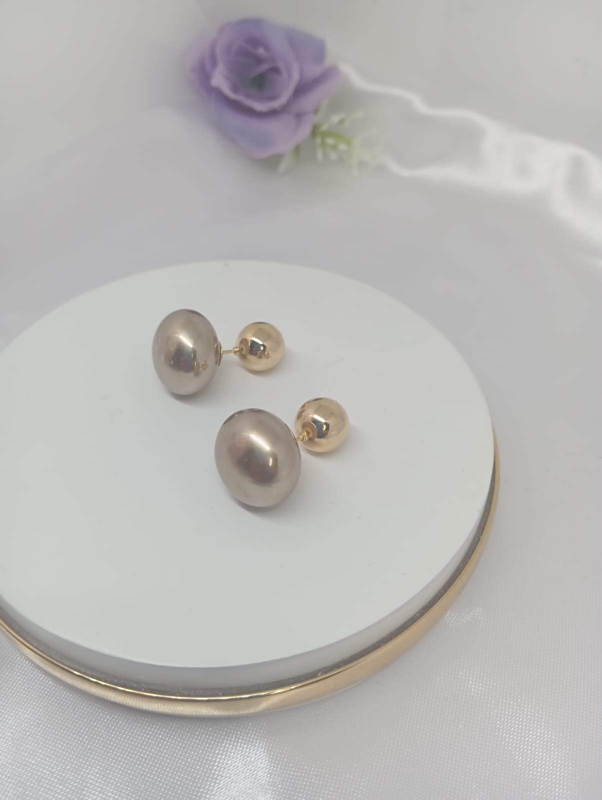 Brinco de Perola 16/10MM Bola Dupla Folh. Ouro