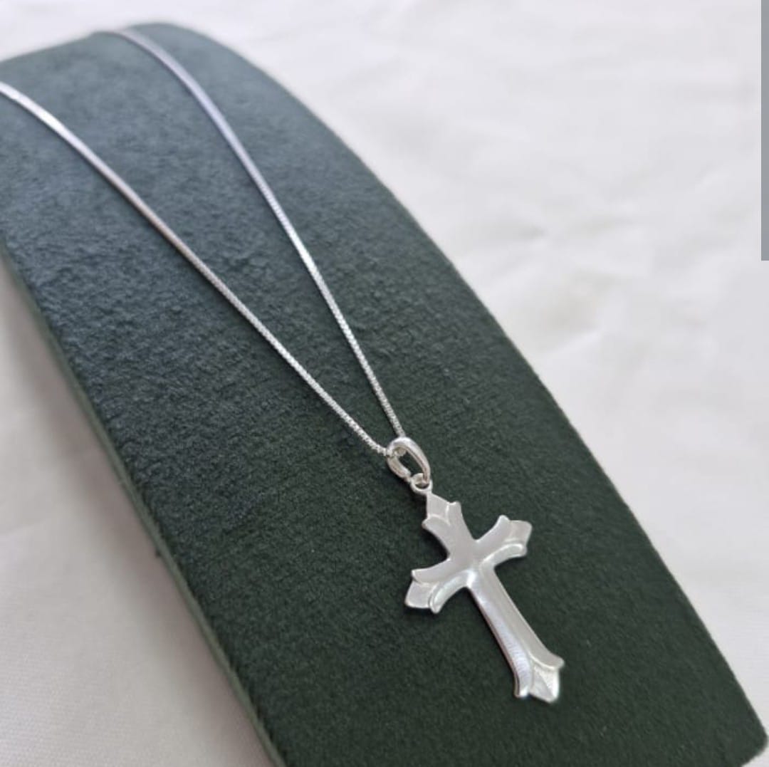 Corrente com Pingente Crucifixo 2,5cm Detalhado prata 925