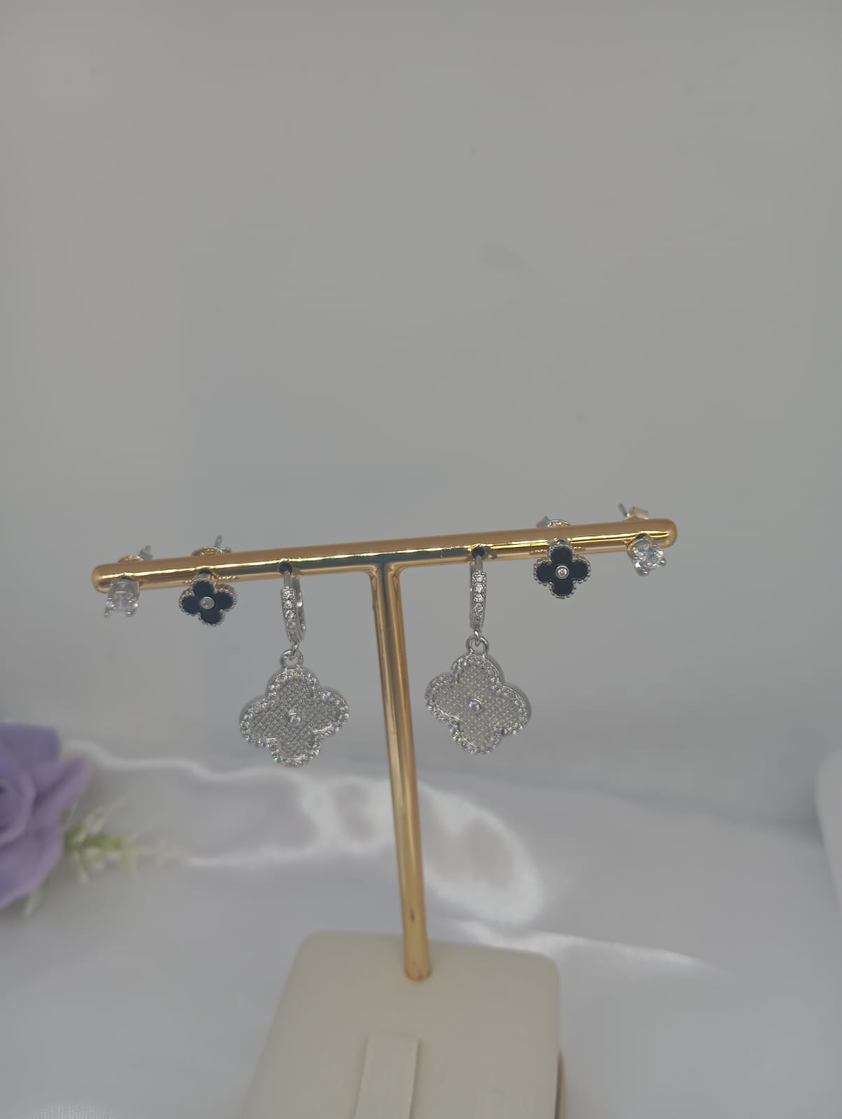 Brinco Trio Argolinha, Trevo e Ponto de Luz Fixo Folh. Ródio