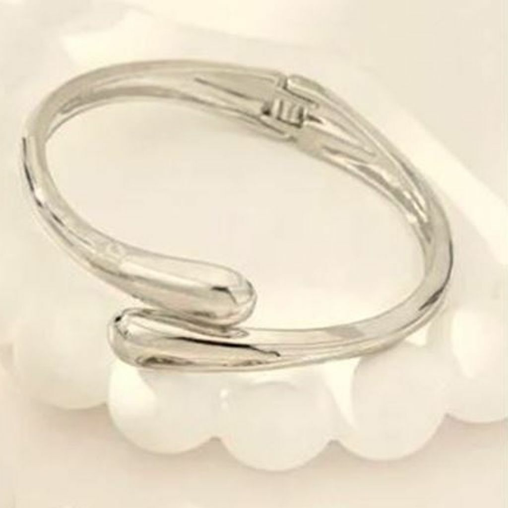 Conjunto Gota Anel, Brinco, Bracelete Banhada a Prata