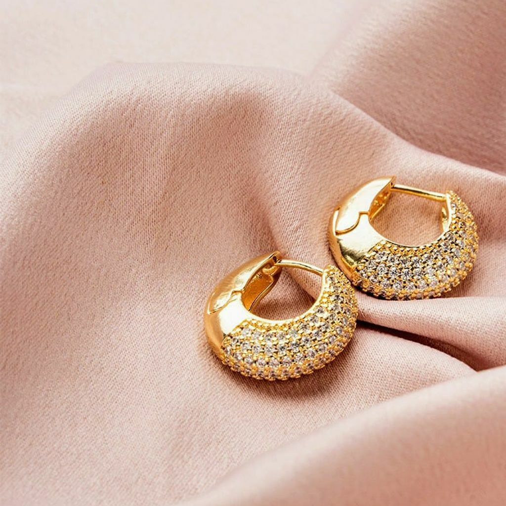 Brinco de Click com Zirecônia 15mm Folh. A Ouro