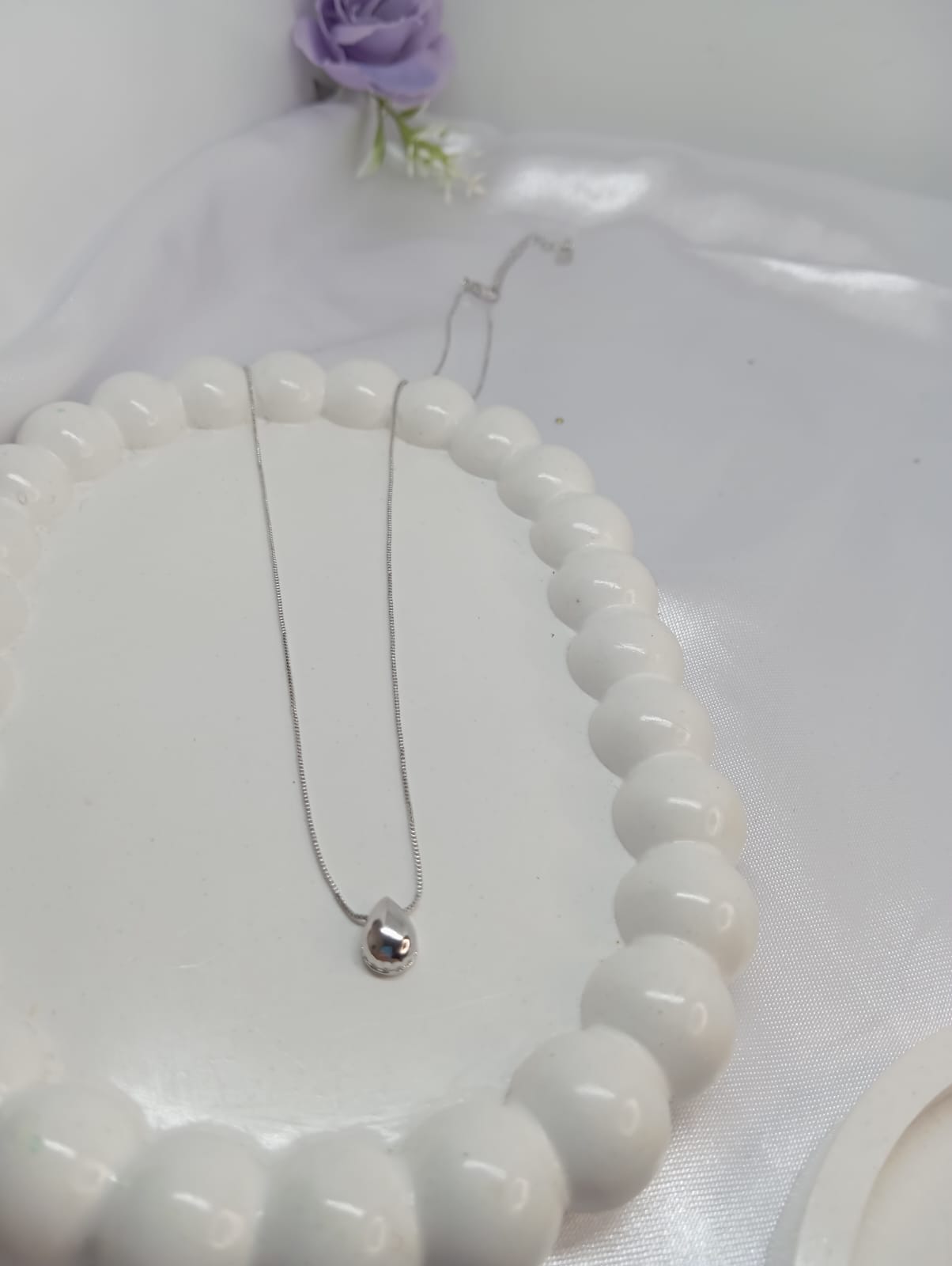 Colar Mini Gota Banhado a Ródio Branco