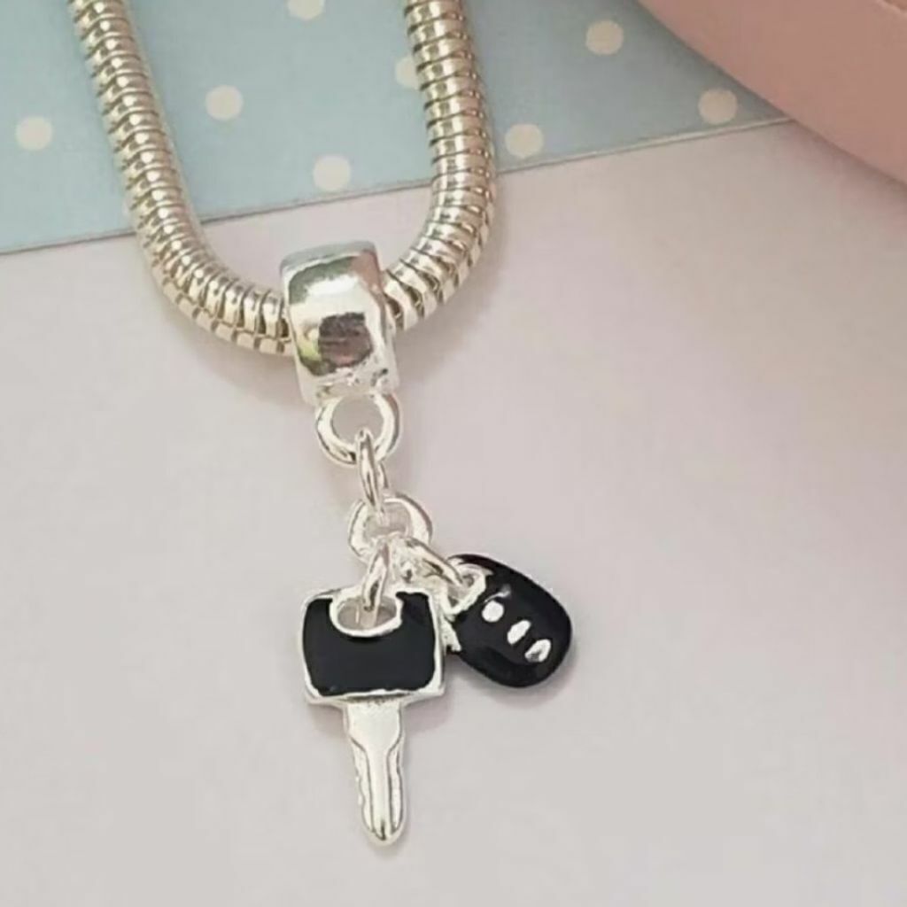 Berloque Chave com Controle Carro Banhado a Prata