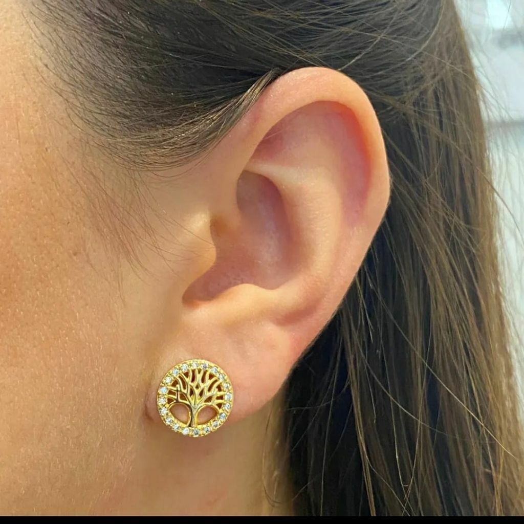 Brinco Semi Jóia Ouro 18k Redondo Cravejado nas Bordas Arvore da Vida