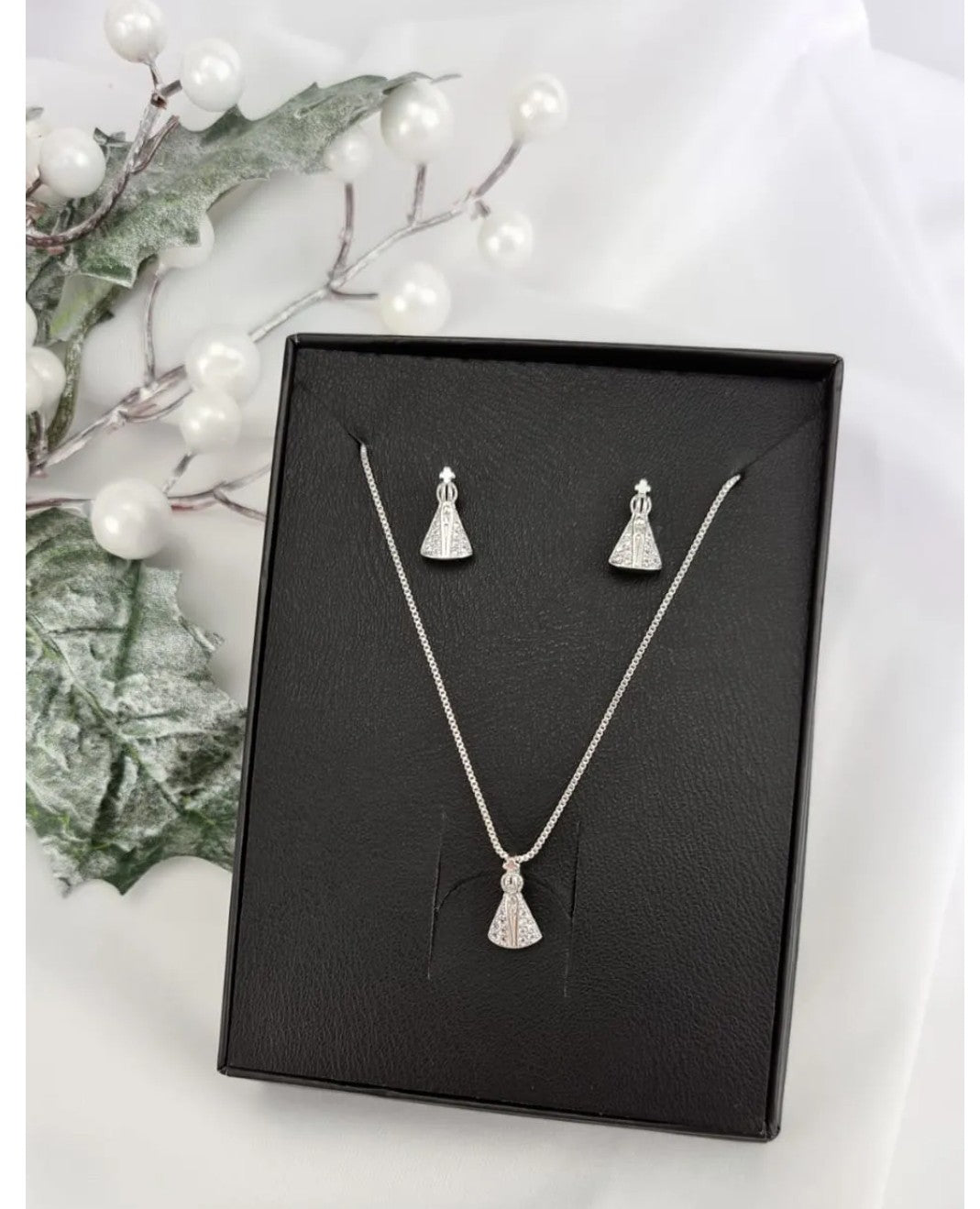CONJUNTO NOSSA SENHORA MICRO ZIRCÔNIA BANH. OURO e RÓDIO