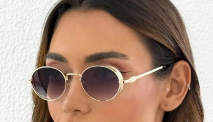 Óculos Katerina Armação Dourado com a Lente Preta - Proteção da Lente - Contra Raios UVA / UV400