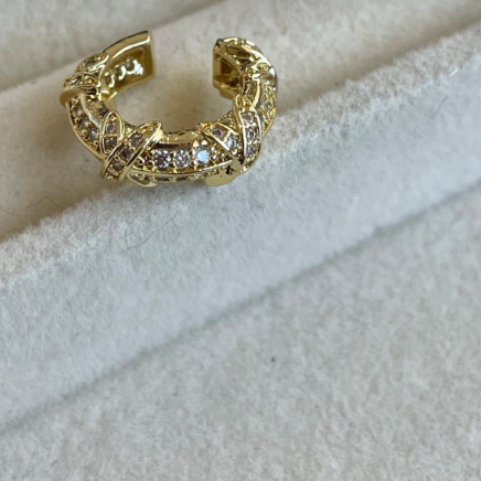 Piercing Fake lado único X de zircônias banhado a ouro18k